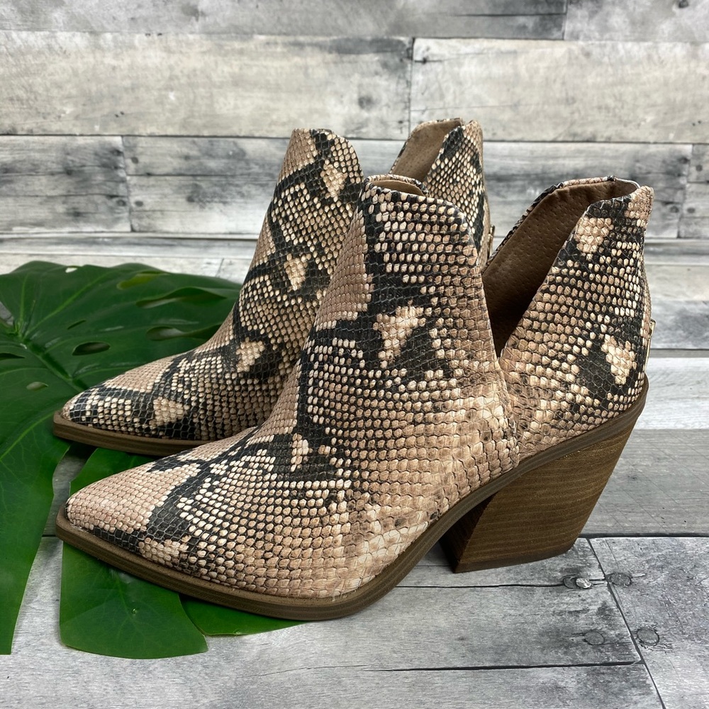 Vince Camuto VC Gigietta snakeskin boots natural - Picture 2 of 8